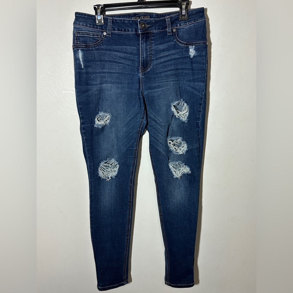 Maurices Women's Distressed Jeans Size Large Short